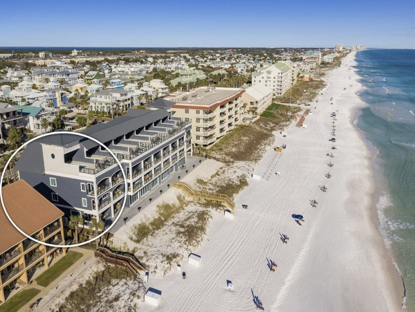 Beachfront Luxury Six Bedroom Vacation Rental in Destin with Rooftop Pool